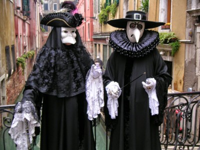 H μάσκα αποτελεί απαραίτητο στοιχείο του Καρναβαλιού από τον 18ο αιώνα