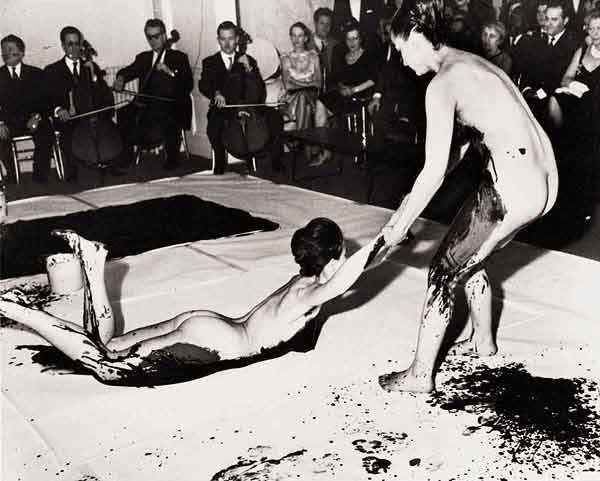 performance-by-yves-klein