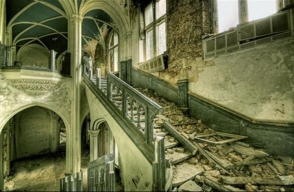 Castle Miranda, Celles, Belgium. Photo by David Herreman