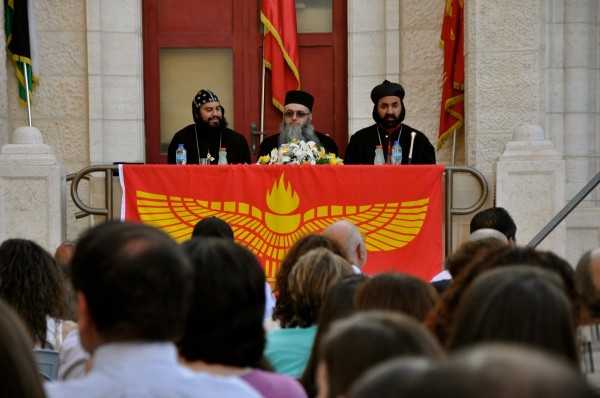 Οι εκκλησιαστικές αρχές συγχαίρουν τους λίγο μεγαλύτερους απόφοιτους και συνεχιστές της αραμαϊκής διαλέκτου