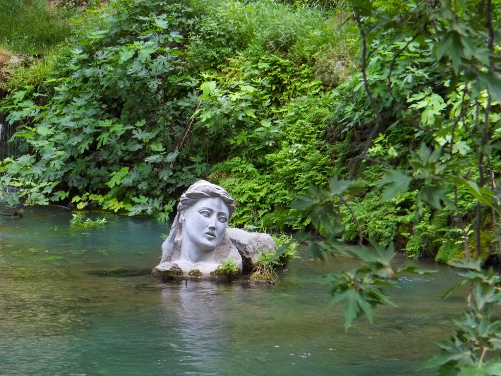 Το παράδοξο μαντείο της αρχαιότητας στην Έρκυνα, το θηλυκό ποτάμι της  Λιβαδειάς. Οι επισκέπτες έπιναν το νερό της Λήθης για να ξεχάσουν και μετά  το νερό της Μνήμης για να θυμηθούν όσα