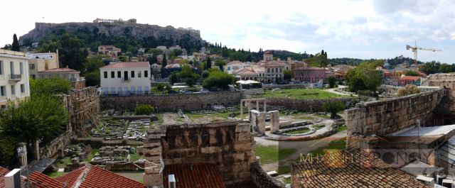 Η Αγορά της Αρχαίας Αθήνας ήταν το κέντρο της εμπορικής ζωής της πόλης. Το πηγάδι με τα οστά των παιδιών βρέθηκε σε ένα ήσυχο δρομάκι έξω από την κεντρική πλατεία