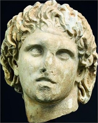 Η μαρμάρινη κεφαλή του Μεγάλου Αλεξάνδρου από την Πέλλα