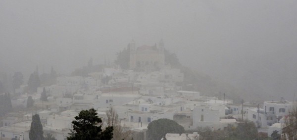 Χιονοθύελλα στις Λεύκες Πάρου . Φωτό: Μαρία Ραγκούση
