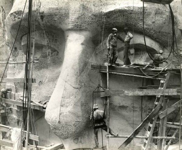 mount-rushmore-construction-face_64402_600x450