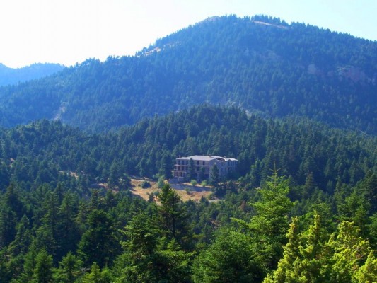 Το Σανατόριο στα Μαγούλιανα, μέσα στο τοπίο