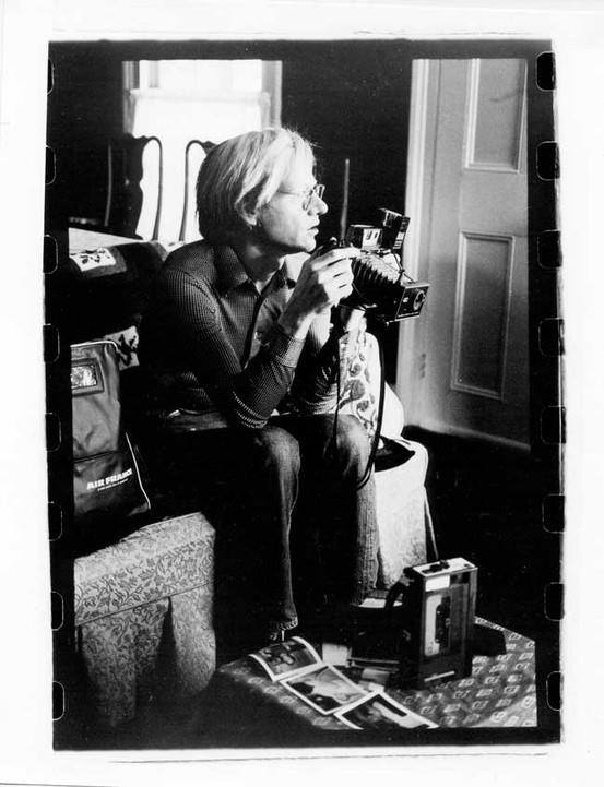 Ο Andy Warhol με Polaroid 