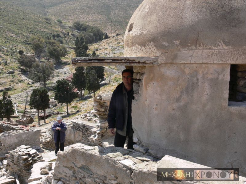 Στο κολαστήριο του νησιού τα περισσότερα κτίρια έχτισαν οι αγωνιστές που φυλακίστηκαν την περίοδο του εμφυλίου. Αρκετοί από αυτούς επέστρεψαν σαν εξόριστοι από την χούντα των συνταγματαρχών.