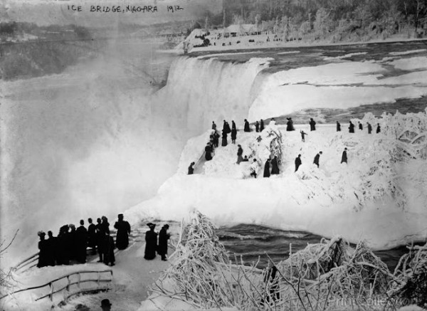 Ο μικρότερος καταρράκτης, Bridal Veil, παγωμένος το 1912