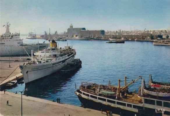 Το "Αγαμέμνων" το 1964 στο λιμάνι του Πειραιά. 