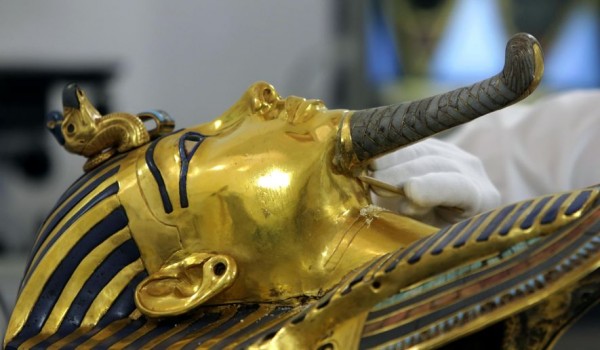 fix Tutankhamun mask's 1