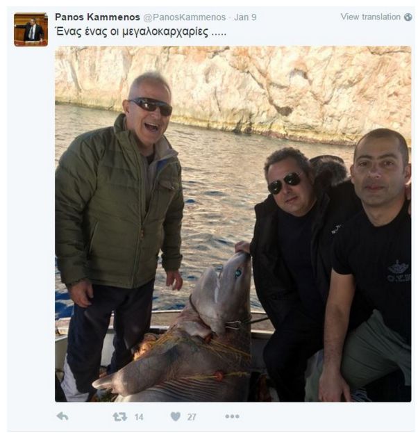 Η επίμαχη φωτογραφία δίπλα στον καρχαρία 2,5 μέτρων που έπιασε ένας ψαράς από τον Πόρο, ανοιχτά της Ύδρας, ανέβασε στον προσωπικό του λογαριασμό στο twitter, ο υπουργός Εθνικής Άμυνας, Πάνος Καμμένος. Μάλιστα, ο πρόεδρος των Ανεξαρτήτων Ελλήνων, συνοδεύει την φωτογραφία με την εξής φράση: «Ένας ένας οι μεγαλοκαρχαρίες.....»