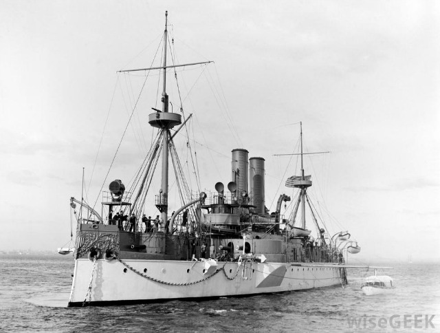 uss-maine-black-and-white-photo