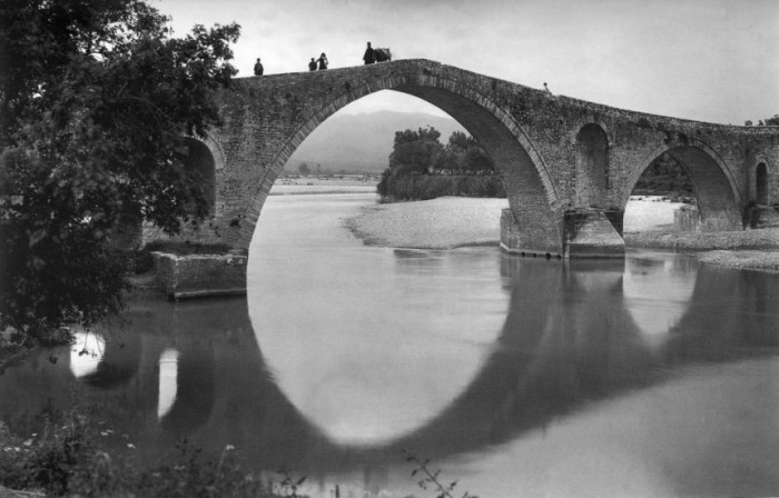 Το-γεφύρι-της-Άρτας-1913-Boissonas-700x448