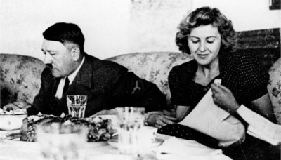 Ο Αδόλφος Χίτλερ και η Εύα Μπράουν κατά τη διάρκεια γεύματος.
