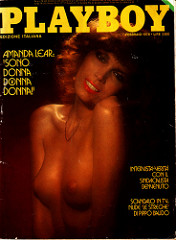 Στο εξώφυλλο του Playboy που δηλώνει τρεις φορές ηχηρά "Γυναίκα! Γυναίκα! Γυναίκα!"
