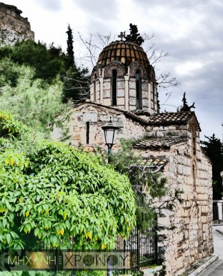 Ο μικρός πέτρινος ναός της της Μεταμόρφωσης του Σωτήρα Ακροπόλεως βρίσκεται στις οδούς Θεωρίας και Κλεψύδρας. Κατασκευάστηκε κατά τον 11ο αιώνα και είναι διακοσμημένος εξωτερικά με κεραμοπλαστικά στοιχεία. 
