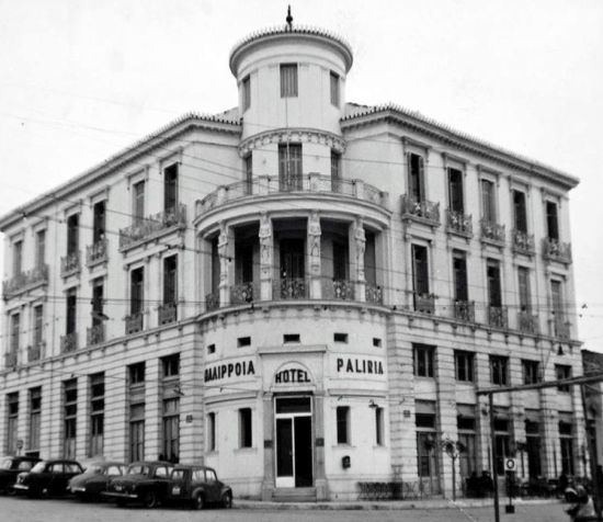 Ξενοδοχείο "Παλίρροια" στην Χαλκίδα , το οποίο ήταν εμπνευσμένο από το μνημείο του Λυσικράτη και κατεδαφίστηκε το 1973 και στη θέση του χτίσε ομώνυμο ξενοδοχείο