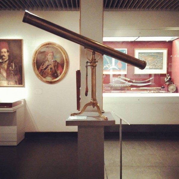 Το τηλεσκόπιο της Λασκαρίνας Μπουμπουλίνας, όπως εκτίθεται στην Συλλογή Ιστορικών Κειμηλίων του μουσείου Μπενάκη