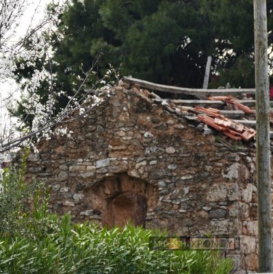  ιστορική έρευνα του Νίκου Καραφωτίου καταδεικνύει ότι σε Βαρυμπόμπη και Καστρί, λειτουργούσαν σταθμοί διοδίων συνεχώς για 97 έτη, από το 1853 επί Βασιλέως Όθωνος μέχρι το 1949!