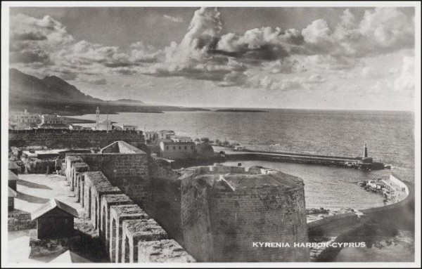 Βρίσκεται σε μία από τις αρχαιότερες πόλεις του νησιού που ιδρύθηκε από του Αχαιούς, την Κερύνεια. Εδώ βλέπουμε Φωτογραφία του 1940