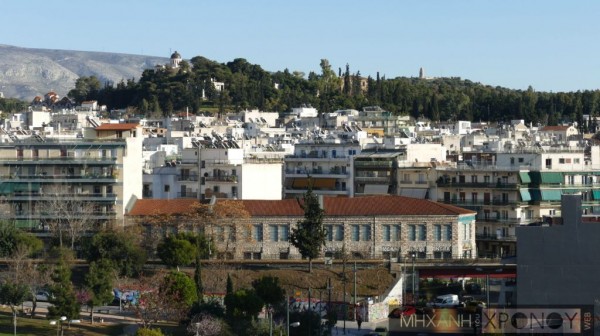 Η γειτονιά του Αστεροσκοπείου και πιο κάτω το παλιό εργοστάσιο και η γέφυρα Πουλόπουλου.