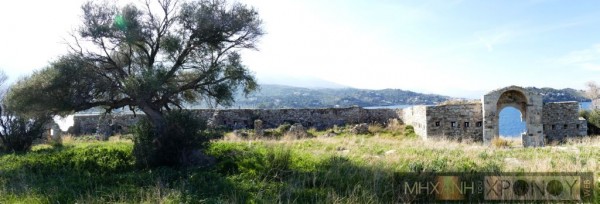 Το εσωτερικό του οχυρού με θέα τον Πόρο και τον Γαλατά. Η στρατηγική θέση του νησιού έδινε σημαντικό πλεονέκτημα σε όποιον το κρατούσε.