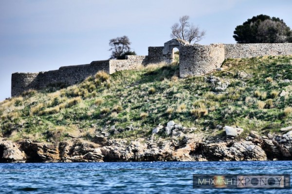 Μετά την βύθιση των πλοίων του εθνικού στόλου ο Μιαούλης αποχώρησε από το Μπούρτζι ανατινάσσοντας το φρούριο με εκρηκτικά .