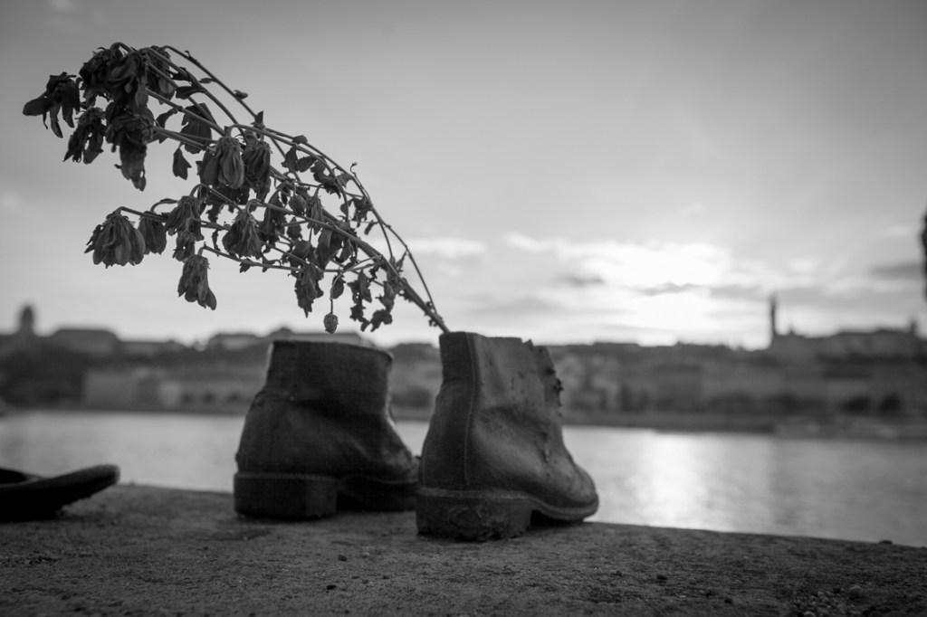 Shoe-memorial-Budapest