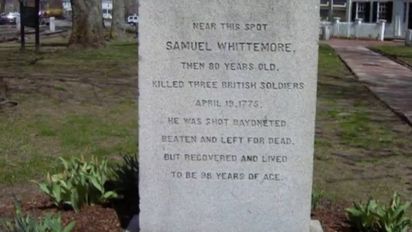 Η ταφόπλακα του Γουίτμορ γράφει: "Ο Σάμιουελ Γουίτμορ, τότε 80 χρονών, σκότωσε τρεις Βρετανούς στρατιώτες. Τον πυροβόλησαν, τον κάρφωσαν, τον ξυλοκόπησαν και τον άφησαν να πεθάνει. Αλλά ανάρρωσε και έζησε μέχρι τα 98".