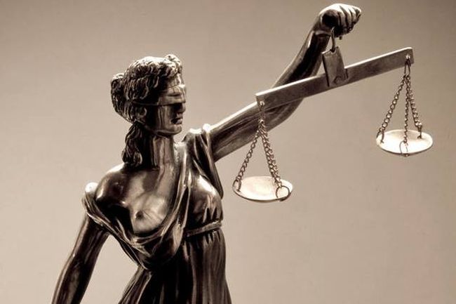 Γιατί η Θέμις, η θεά της Δικαιοσύνης, είναι τυφλή και κρατά ζυγαριά και σπαθί. Επινόησε τους χρησμούς και ήταν το &quot;δεξί χέρι&quot; του Δία. Γιατί της χρεώνεται ο Τρωικός πόλεμος - ΜΗΧΑΝΗ