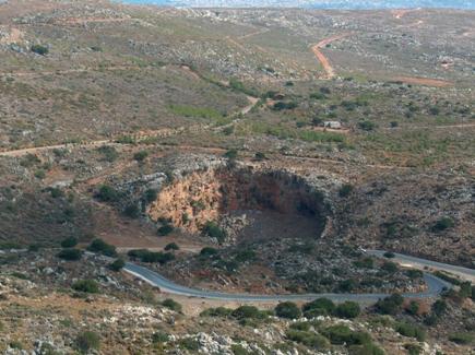 Το βουλισμένο αλώνι μπορεί κανείς να το ει περνώντας από τον επαρχιακό δρόμο Ηρακλείου- Ρεθύμνου