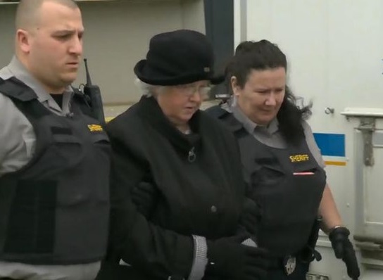 Αποφυλακίστηκε η πιο επικίνδυνη “Μαύρη Χήρα” του κόσμου. Στο “βιογραφικό” της περιλαμβάνονται ένας φόνος, απόπειρες φόνου ενώ έχει “σηκώσει” χιλιάδες δολάρια από άνδρες που είτε παντρεύτηκε είτε είχε ερωτική σχέση μαζί τους
