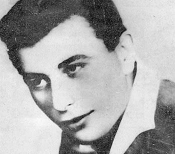 Ο Γιάννης Χαλκίδης , γεννημένος στη Σφενδάμη Πιερίας, ήταν μόνο 27 χρονών όταν έδωσε τη ζωή του για τη δημοκρατία. Οργανωμένος από παλιά στους Λαμπράκηδες