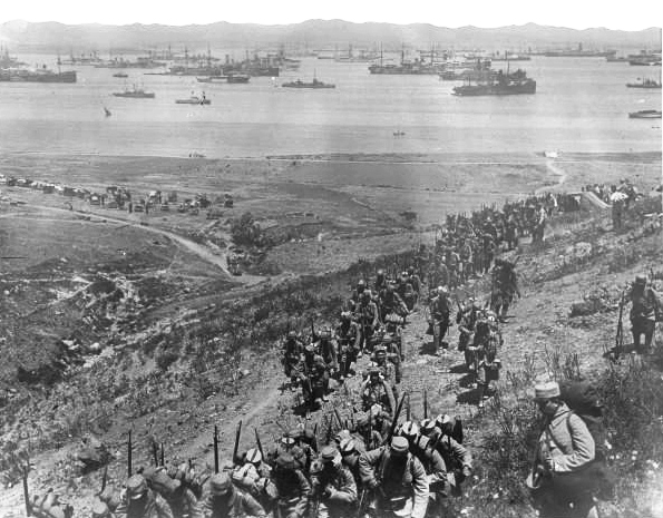 Γάλλοι στρατιώτες στην Λήμνο. Το νησί της Λήμνου αποτέλεσε η ναυτική βάση των συμμάχων κατά τη διάρκεια της εκστρατείας της Καλλίπολης αλλά και η βάση ανεφοδιασμού 