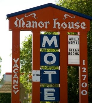 "Manor House Motel"