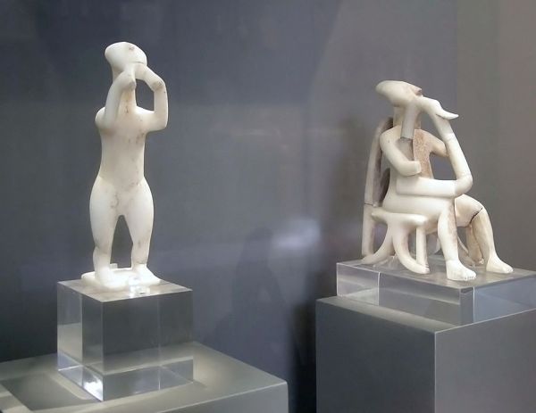Αυλητής και Αρπιστής της Κέρου, Εθνικό αρχαιολογικό Μουσείο, ειδώλια που βρέθηκαν σε τάφο της Κέρου το 1875 και χρονολογούνται το το 2800 - 2300 π.Χ