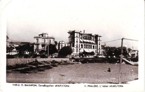 Η Λεωφόρος Ποσειδώνος στο ύψος του Φλοίσβου. Αριστερά το Μέγαρο Ηλία Αγγελή Οδός Αλυκυόνης 1-5 & Εσπέρου 4 Οικοδόμηση: 1900's ; Το κατεδάφισαν το 1970. Δεξιά: το Ξενοδοχείον "Miramare Palace" - μετέπειτα "Carlton" Λεωφόρος Ποσειδώνος 27-28 & Εσπέρου 2. Οικοδόμηση: πριν το 1928 Το κατεδάφισαν το 1966.