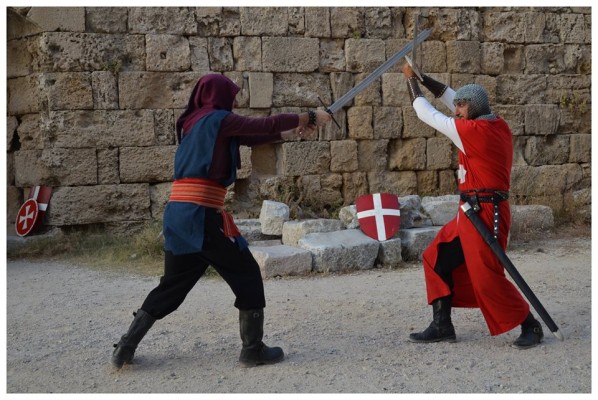 Oι ιππότες ήταν οχυρωμένοι πίσω από τα τείχη του κάστρου. Το τάγμα των ιπποτών διοικούταν από τον Μεγάλο Μάγιστρο που ήταν ο ισόβιος ανώτατος άρχοντας στη διοίκηση και στο στράτευμα