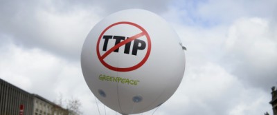 H Greenpeace αντιδρά στην υπό διαμόρφωση συμφωνία της Διατλαντικής Εταιρικής Σχέσης Εμπορίου και Επενδύσεων (TTIP) μεταξύ ΕΕ και ΗΠΑ