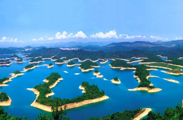 Thousand-Island-Lake-Qiandao-Lake-in-China