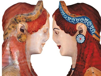 Οι Κόρες του Μουσείου της Ακρόπολης φορούσαν στεφάνια με ίχνη λωτού και ήταν ελαφρά μακιγιαρισμένες 