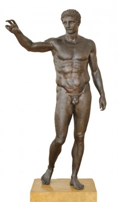 Ο Έφηβος των Αντικυθήρων, γύρω στα 340-330 π.Χ. Έχει ερμηνευτεί κατά καιρούς ως Απόλλωνας, Λόγιος Ερμής, Ηρακλής 
