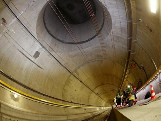 inside-of-the-cavernous-tunnel