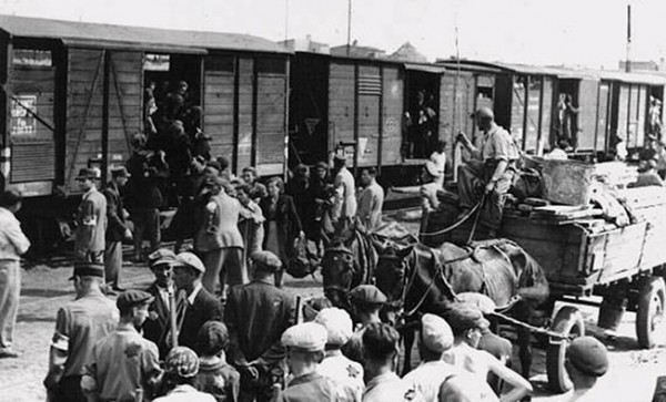 Η μετακίνηση ξεκίνησε στις 18 Μαΐου του 1944 και συνολικά, μεταφέρθηκαν στο Ουζμπεκιστάν 238.500 Τάταροι.