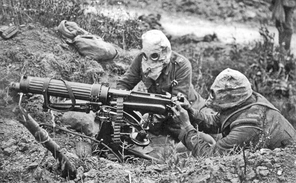 British-machine-gunners-with-rudimentary-gas-masks-at-Second-Battle-of-Ypres-May-1915