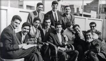 Ο Σαντάμ Χουσεΐν (κέντρο) με μέλη του κόμματος Μπάαθ
