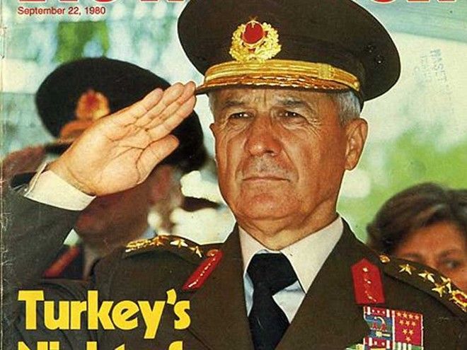 Ο Αχμέτ Κενάν Εβρέν (Ahmet Kenan Evren, 17 Ιουλίου 1917 - 9 Μαΐου 2015) ήταν Τούρκος στρατιωτικός, πραξικοπηματίας και πολιτικός. 