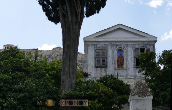 Ένα από τα παλαιότερα και ωραιότερα σπίτια της Αθήνας, η οικία Κωλέττη στην οδό Πολυγνώτου 13 στην Πλάκα. Επρόκειτο να στεγάσει το μουσείο Καβάφη. Το κτίριο εγκαταλείφθηκε και τα σχέδια μπήκαν στο συρτάρι