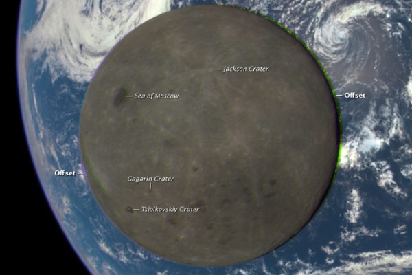 Το πέρασμα της σελήνης μπροστά από την φωτεινή πλευρά της γης στις 16 Ιουλίου 2015.